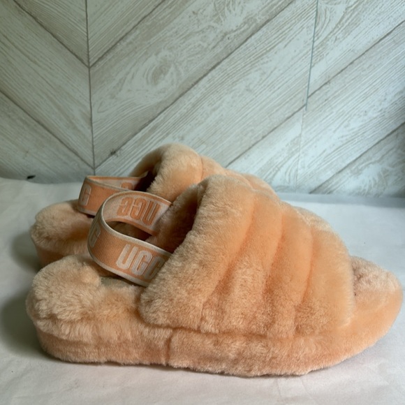 UGG pink platform fuzzy slipper US 7 - Picture 2 of 9